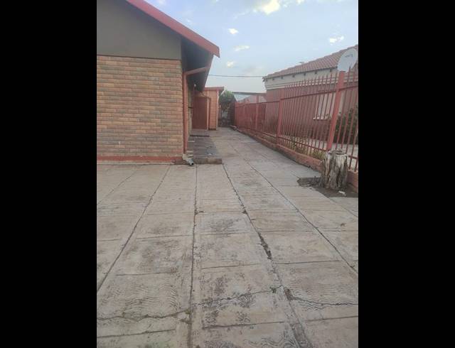 3 BEDROOM HOUSE FOR SALE IN MERITENG